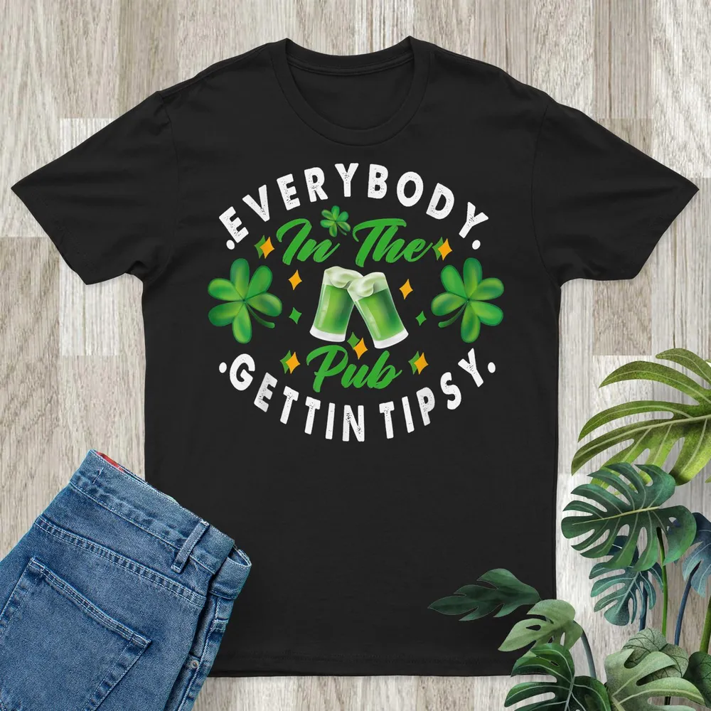 Everybody In The Pub Getting Tipsy St Patricks Day Shamrock T-Shirt