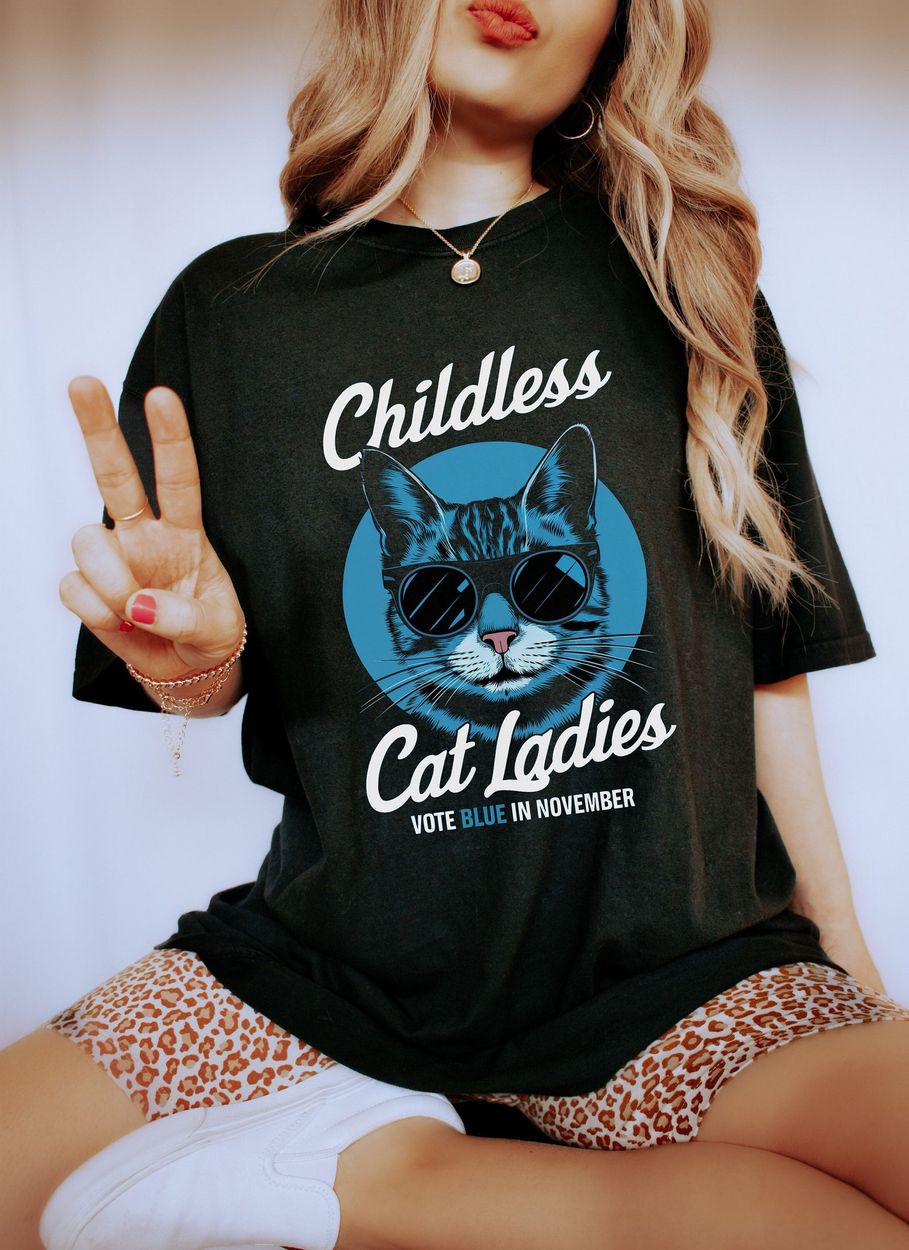 Childless Cat Lady Shirt SH95 Unisex Standard T-Shirt black s
