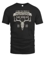 Born In 1940 Deer Hunter Funny Birthday Hunting Men Women T-Shirt