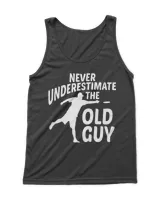never underestimate the old guy disc golf Men's Tank Top black s