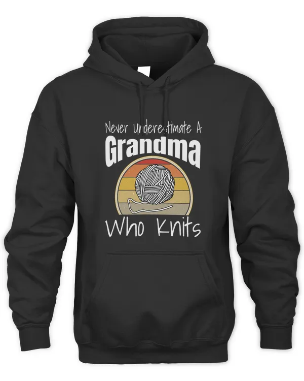 Never Underestimate a Grandma Who Knits Knitting Retro Funny