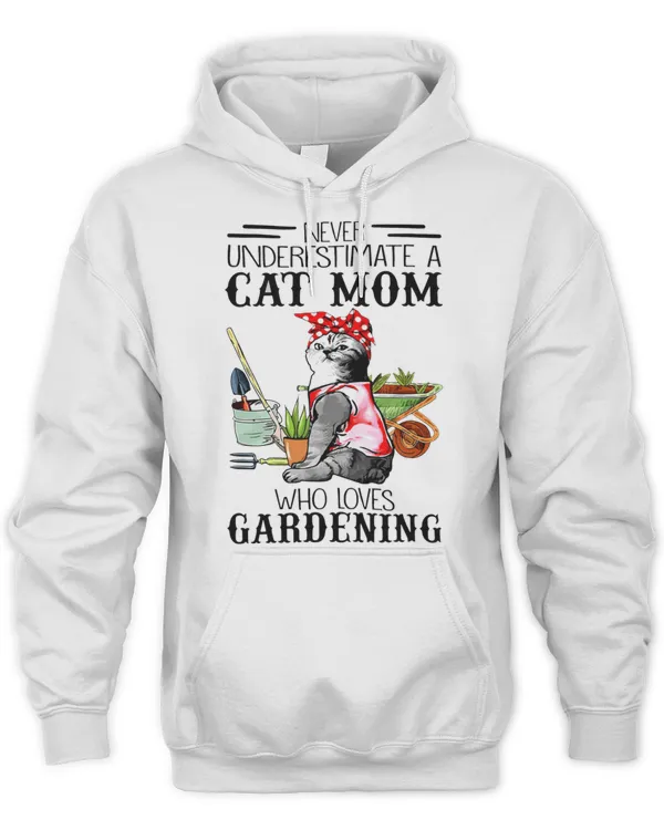 Never Underestimate A Cat Mom Who Loves Gardening T-Shirt