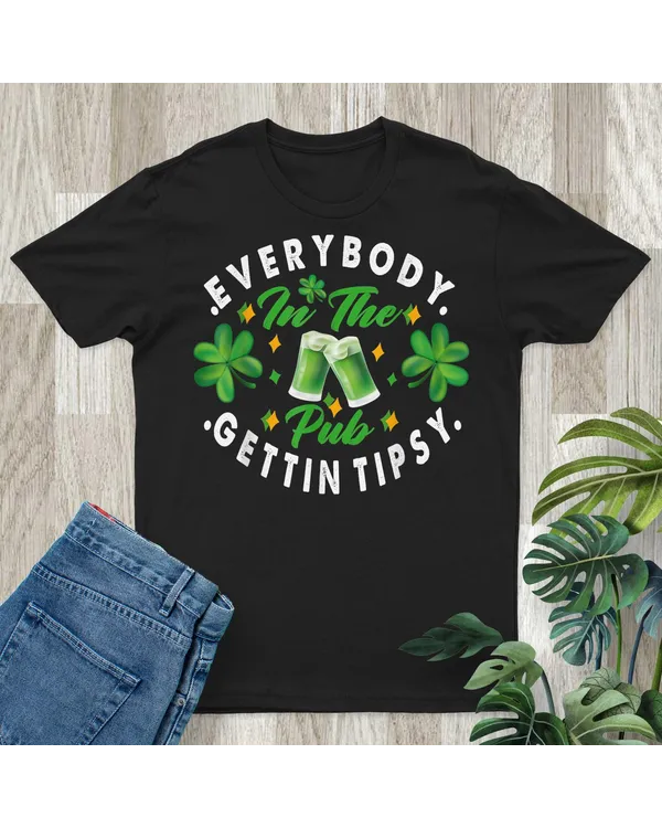 Everybody In The Pub Getting Tipsy St Patricks Day Shamrock T-Shirt