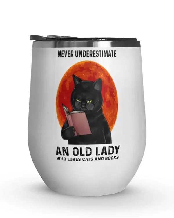 ETT481 Never Underestimate An Old Lady Who Loves Cats And Books