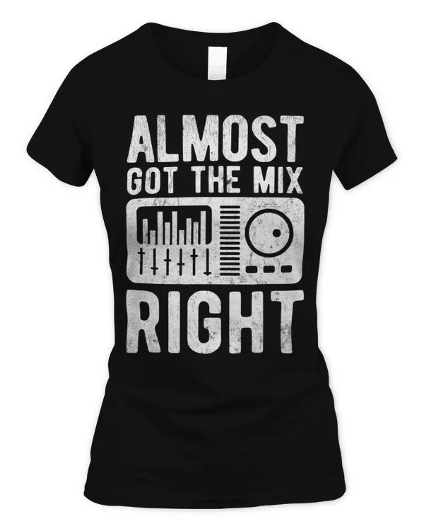 Women's Soft Style Fitted T-Shirt
