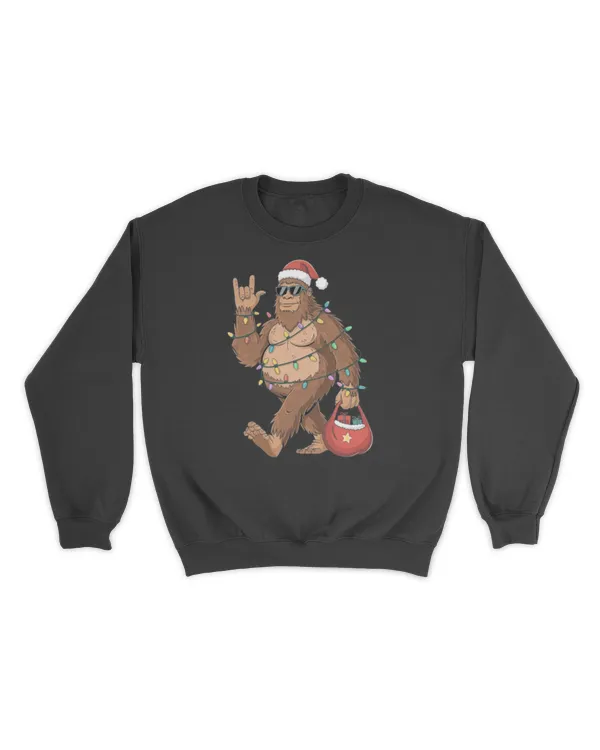 Bigfoot Christmas Art – Bigfoot with Santa Hat and Christmas Lights, Fun Holiday Bigfoot Decor Classic T-Shirt