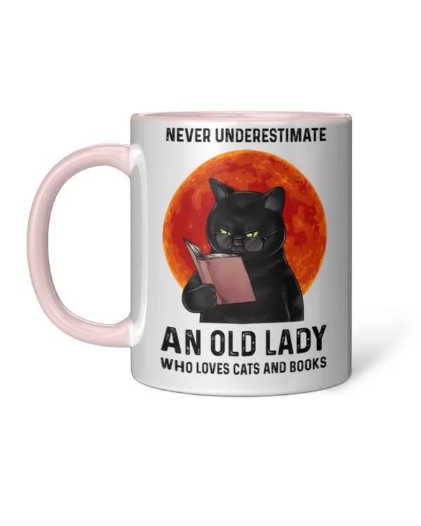 ETT481 Never Underestimate An Old Lady Who Loves Cats And Books