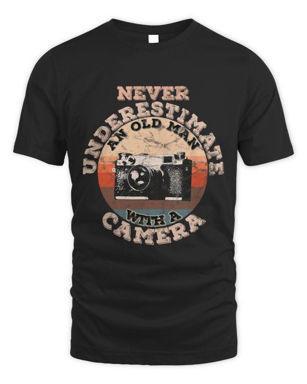 Mens Never underestimate an old man with a Camera T-Shirt   (3)