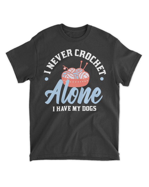 I never crochet alone I have my dogs crocheting crocheter T-Shirt