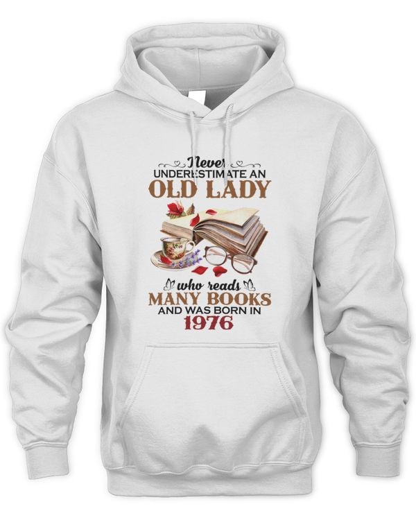 1976 x An old lady who reads many books