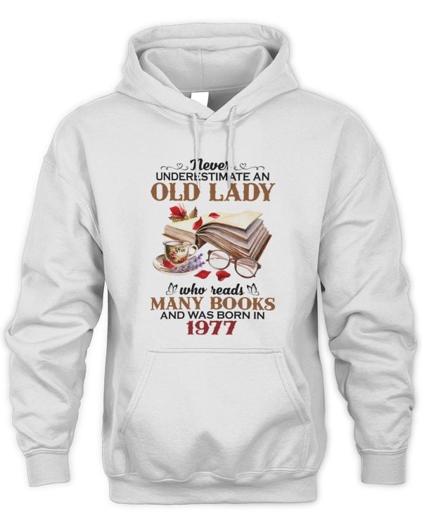 1977 x An old lady who reads many books