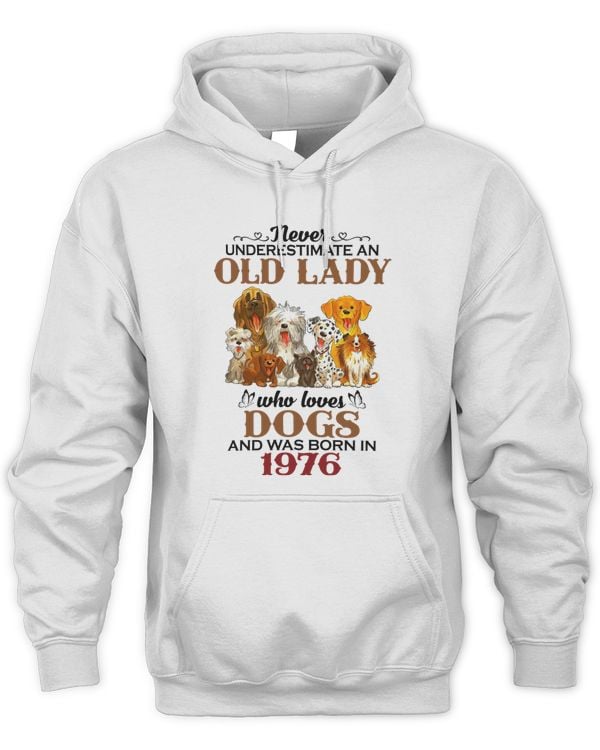 1976 x An old lady who loves dogs