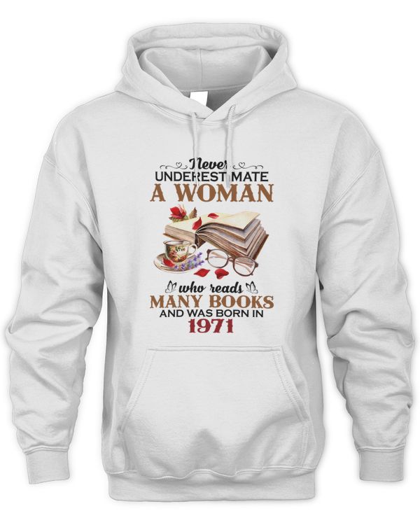 1971 x A woman who reads many books