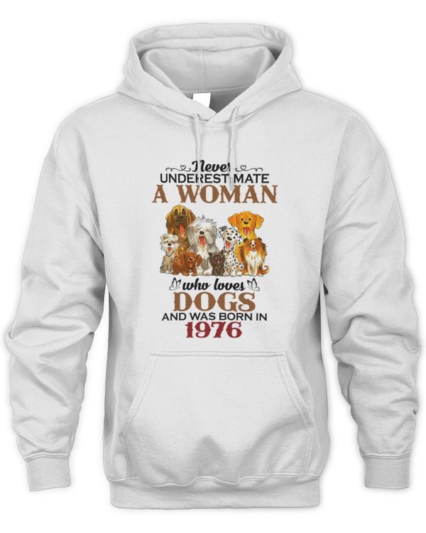 1976 x A woman who loves dogs