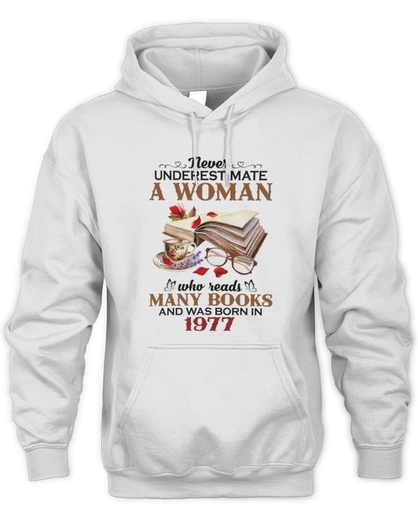 1977 x A woman who reads many books